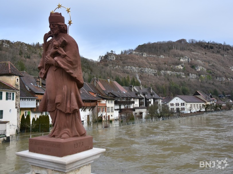 Le Doubs est sorti de son lit et a envahit une partie de la basse ville