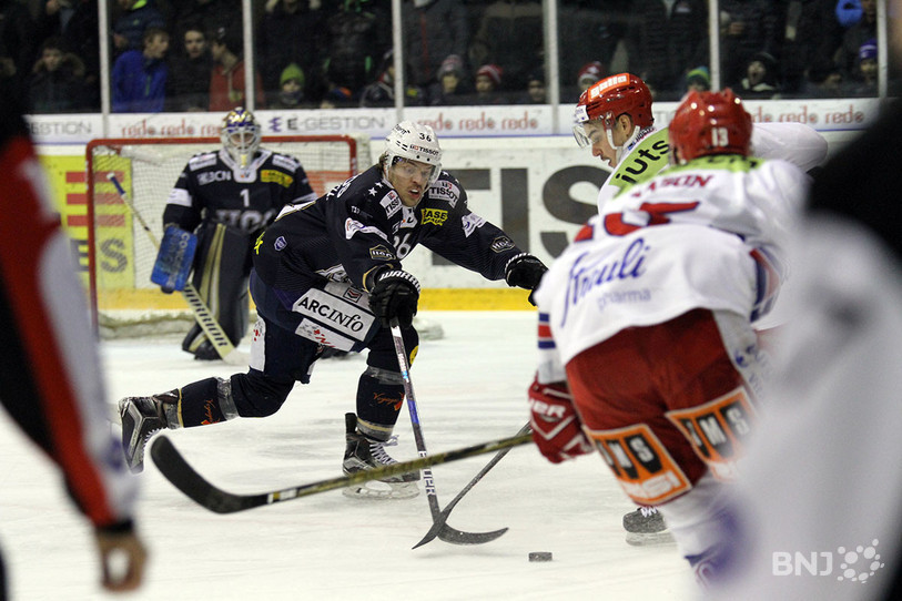 Malgré un bon match, le HCC n'aura pas fait tomber le leader Rapperswil. Les occasions étaient pourtant là.