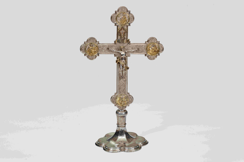 La croix d’autel de Georges Schongauer date de 1487. Elle est composée d’argent partiellement doré, mesure 77 cm de haut et 45 cm de large. (Photo : Jacques Bélat).