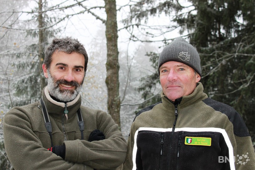 Laurent Geslin (à gauche) et Jean-Pierre Flück à la recherche du lynx
