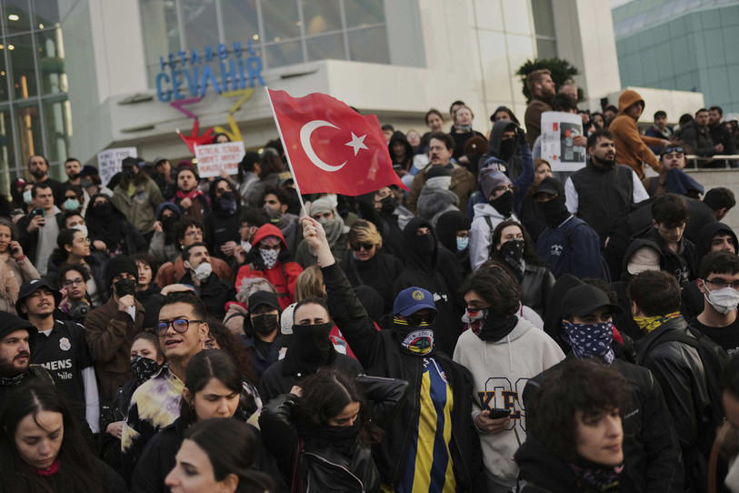 Les manifestations se sont multipliées ces dernières semaines à Istanbul. (Photo : AP Photo/Francisco Seco).