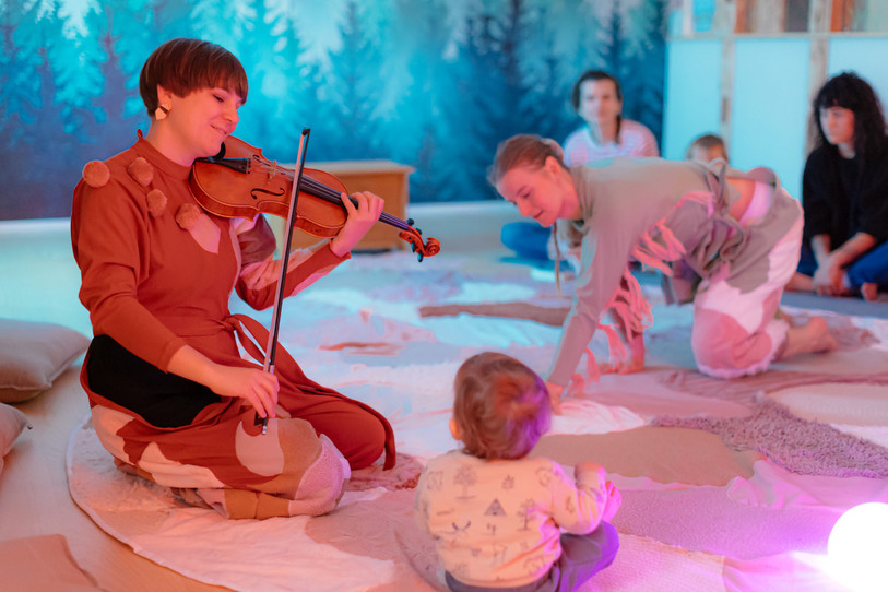 Les bébés sont plongés dès leur plus jeune âge dans l’univers culturel. (Photo : Vincent Müller).
