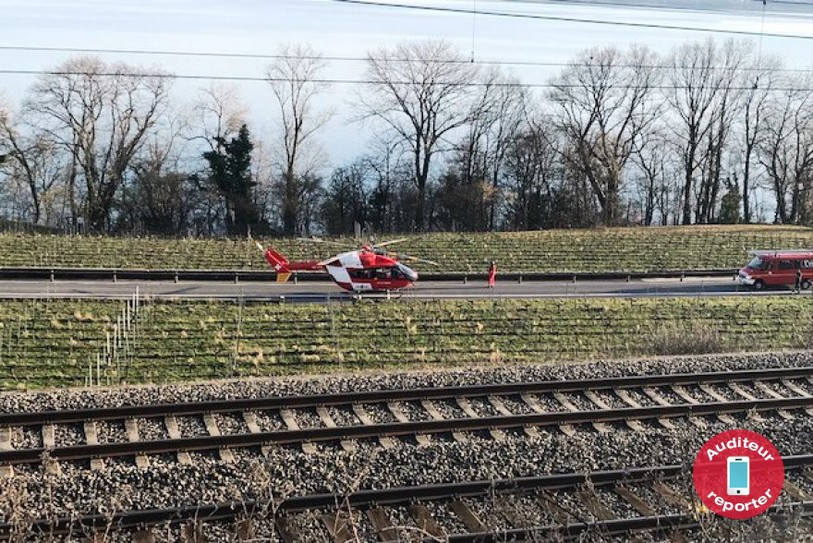 La conductrice de Bevaix a été héliportée à Lausanne.