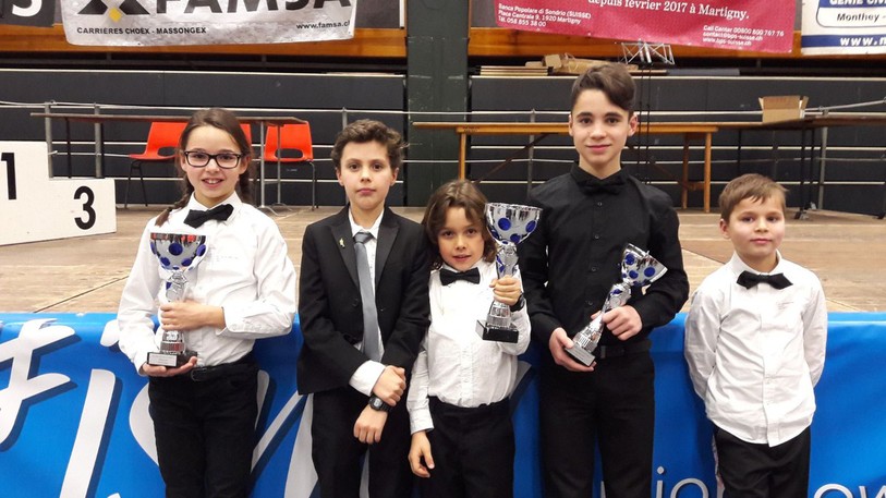 Les participants jurassiens (de gauche à droite : Lou-Ann Marquis, Élia Voisard, Milo Voisard, Robin Marquis et Hugo Marquis)