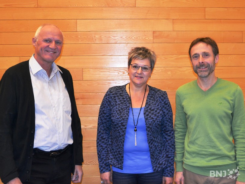 La nouvelle présidente Yvonne Lucchina, entourée du vice-président Gérald Steiner (à gauche) et du 2e vice-président Vincent Voyame