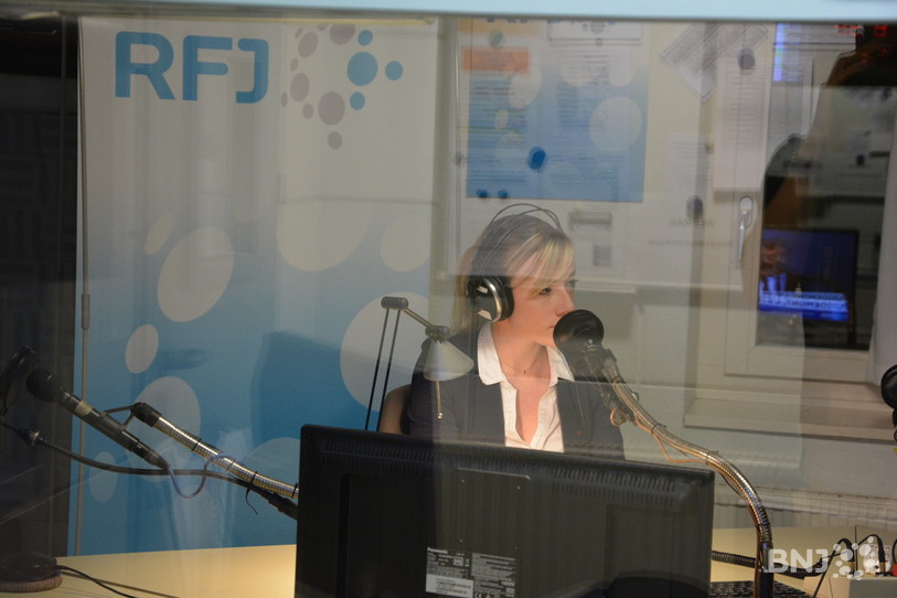 Pauline Queloz durant l'interview en direct mercredi matin sur RFJ