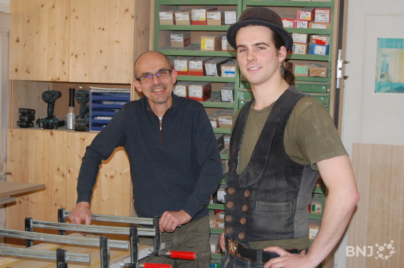 Cédric Vichard et Georg Haack dans l'atelier de Couvet.