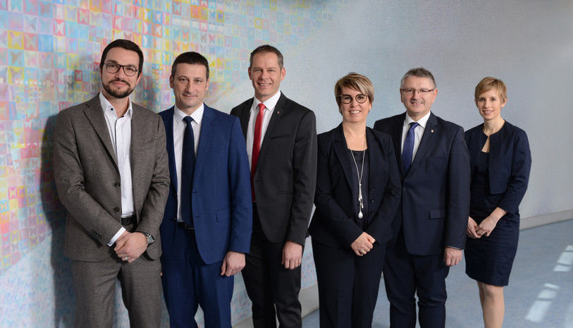 De gauche à droite : Martial Courtet, Jacques Gerber, David Eray, Nathalie Barthoulot, Charles Juillard et la chancelière d'état, Gladys Winkler Docourt.