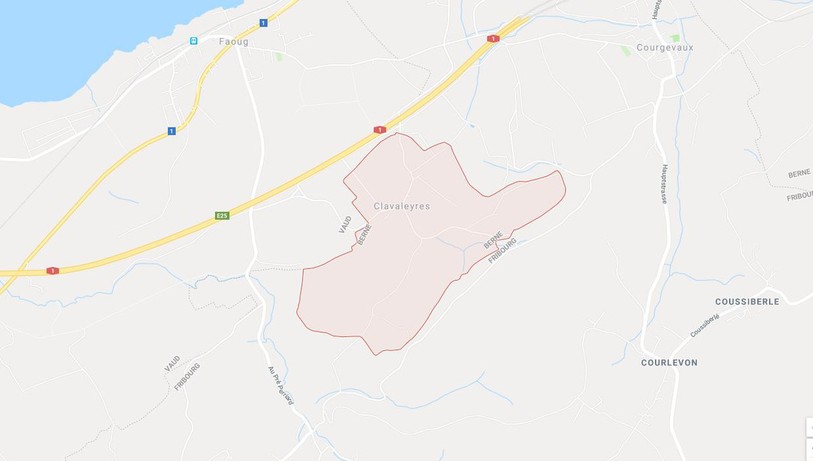 La petite commune bernoise enclavée devrait bientôt décider de rejoindre le canton de Fribourg (Photo: Google Maps)
