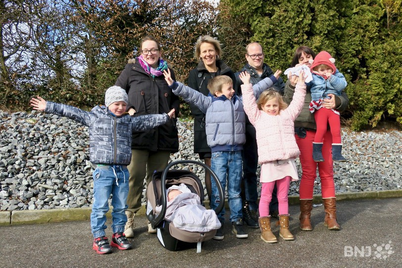 Enfants et parents de l'AJAFEC autour de Sabine Rérat