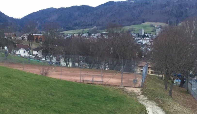 Le postulat propose d'installer une place de camping sur les deux courts de tennis.