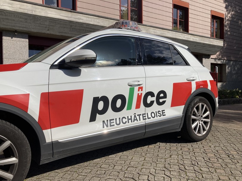 La Police neuchâteloise informe que deux hommes ont été arrêtés et sont soupçonnés d'avoir volé des dizaines de motos et de vélos électriques.