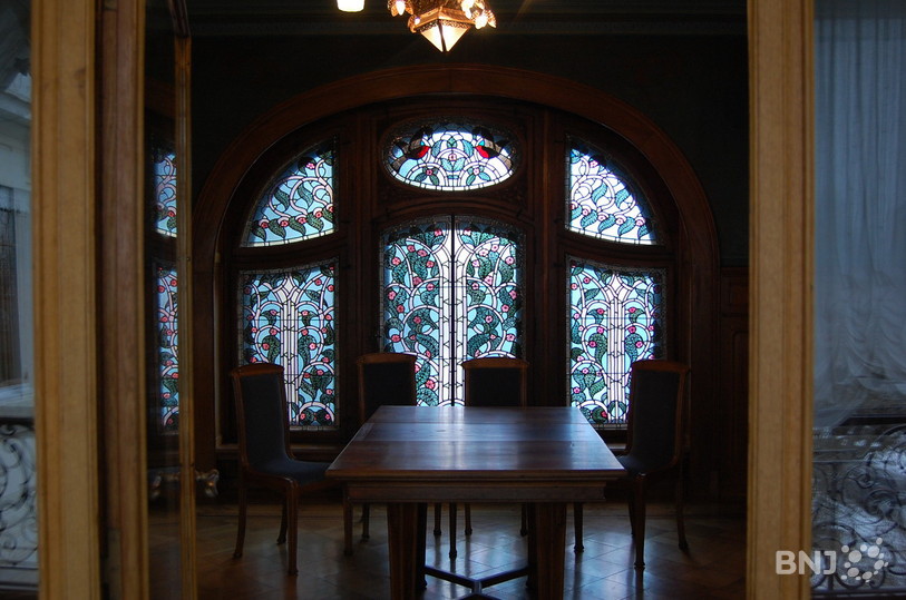 Les vitraux du Salon bleu, dans l'appartement attenant à l'ancien atelier Spillmann que le public pourra visiter pendant la Biennale. 