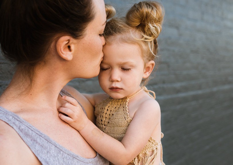Une femme et son bébé. Photo: Pixabay