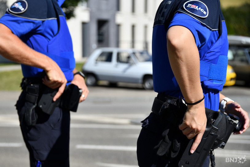 Deux hommes interpellés pour des escroqueries au faux policier dans le canton de Neuchâtel samedi (photo: illustration, Georges Henz).