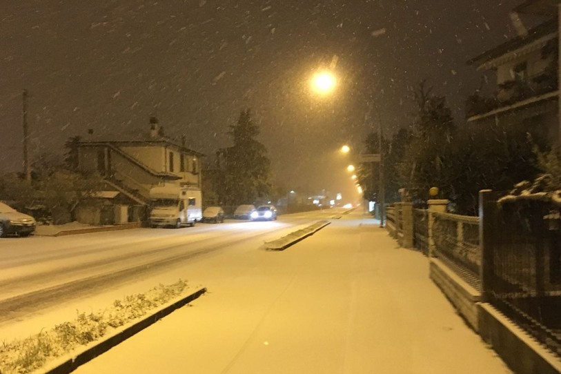 La station balnéaire de Bellaria est recouverte d'une couche de neige