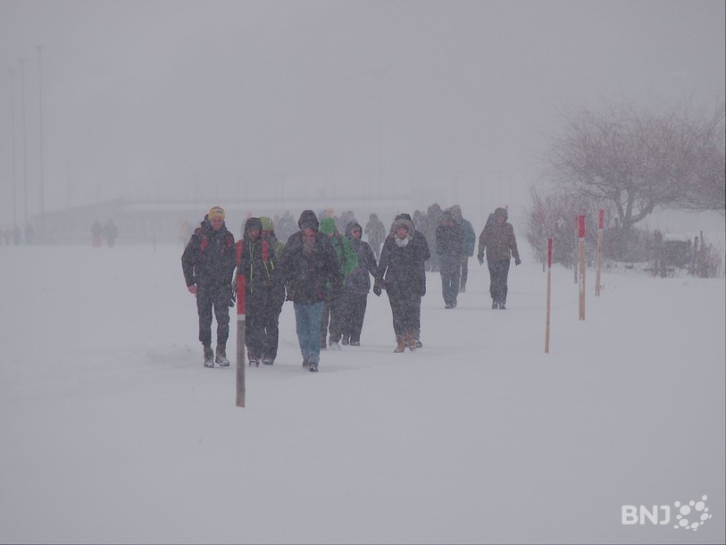Pas facile de marcher quand on a les pieds dans la neige.