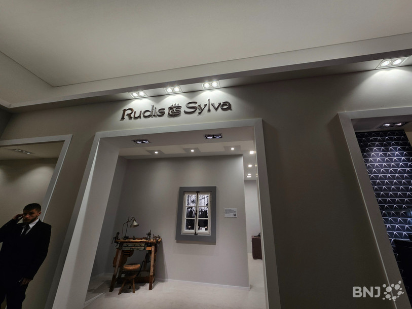 Le stand de Rudis Sylva au salon Watches et Wonders : un investissement de plusieurs dizaines de milliers de francs qui en vaut la peine, selon la marque des Bois.