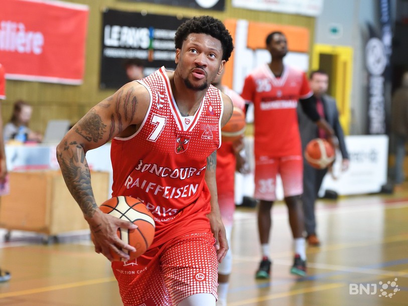 Auston Calhoun a été impressionnant au shoot avec 32 points inscrits et un joli 6/7 à trois points.