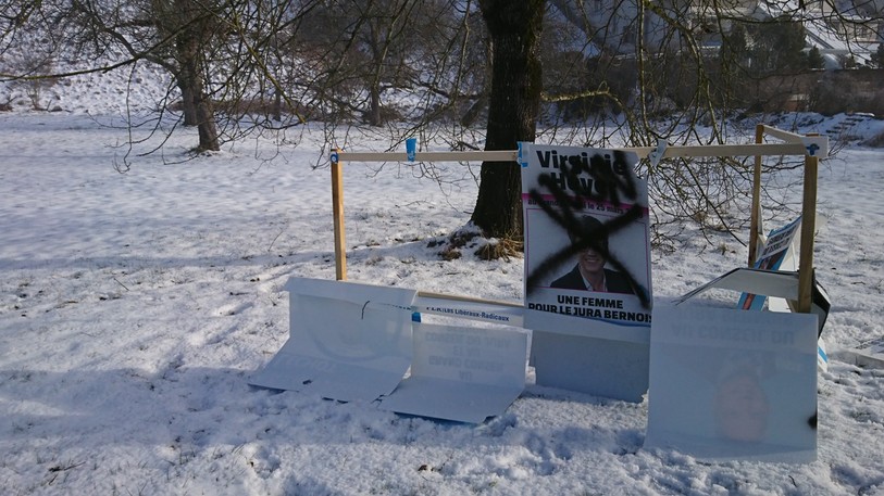 Le PLR-JB a déposé une plainte contre inconnu suite à la déprédation de ses affiches (photo: PLR-JB)