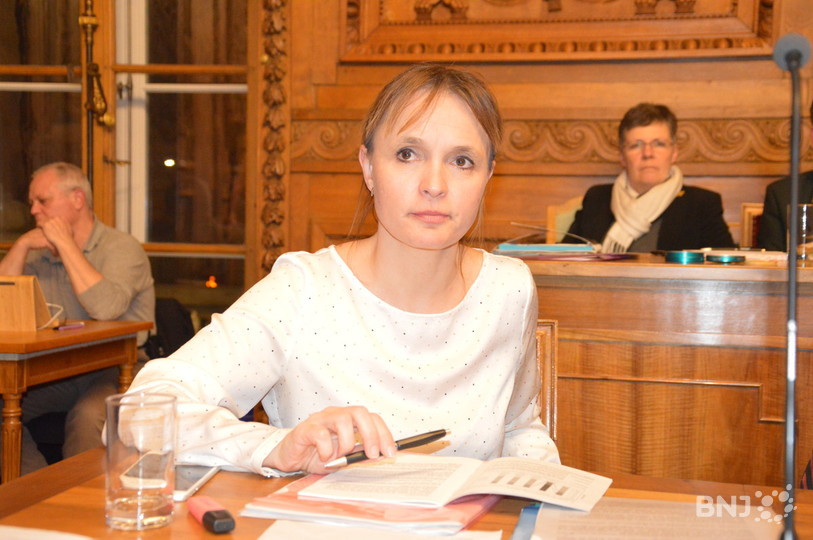 La conseillère communale Violaine Blétry-de Montmollin a dû répondre bon nombre de questions de détails sur les travaux prévus dans le domaine public.