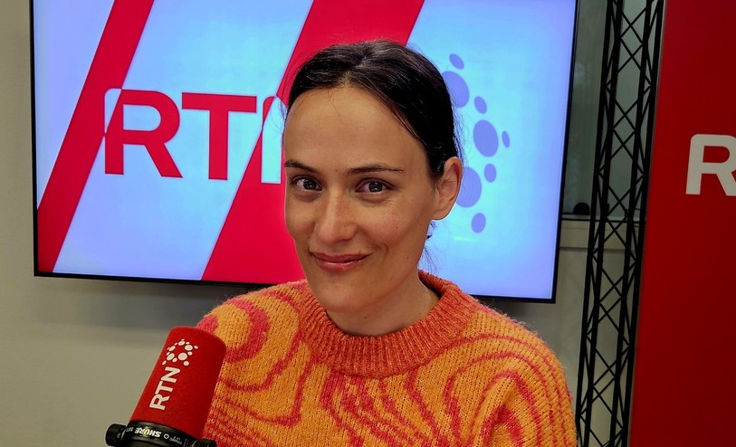 Aude Bourrier, si sage en photo, dans « La Matinale ».