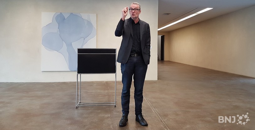 Le plasticien bernois Thomas Hirschhorn est formel, son projet pourra être adapté pour convenir à tout le monde mais ne sera pas redimensionné à la baisse.
