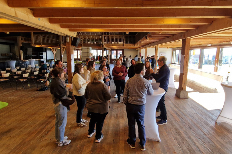 Une quarantaine de représentants de destinations touristiques suisses se sont réunis pour échanger à la Halle-Cantine de Saignelégier de mardi à mercredi. (Photo : Destination Lab).