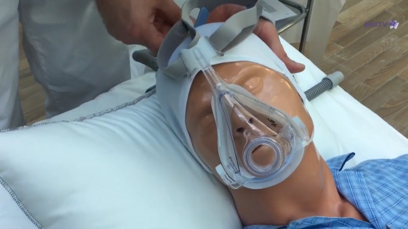 Un masque permet d'éviter les apnées du sommeil. (Photo: BNJ TV)
