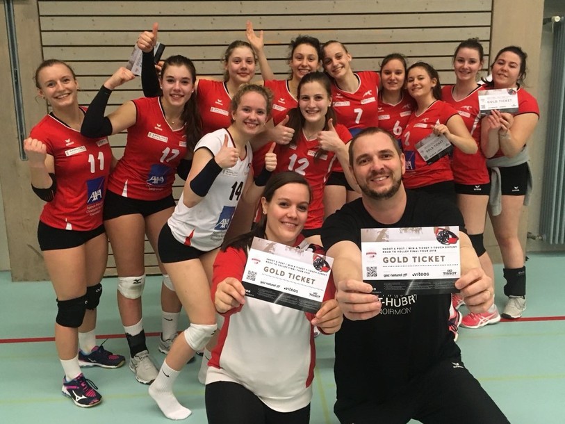 L'entraîneur Léonardo Portaleoni et son assistante Julie Rebetez (devant) possèdent le ticket pour le Final Four M19