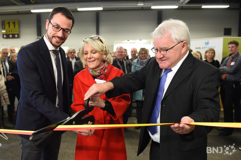 La Présidente du Comité d’organisation, Anita Rion entourée du ministre de la formation et de la culture de la République et canton du Jura Martial Courtet et du maire de Moutier, Marcel Winistoerfer).