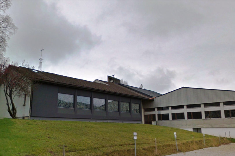 La fête se tient à la salle de paroisse de Notre-Dame de la Paix, à La Chaux-de-Fonds. Image: Google maps.