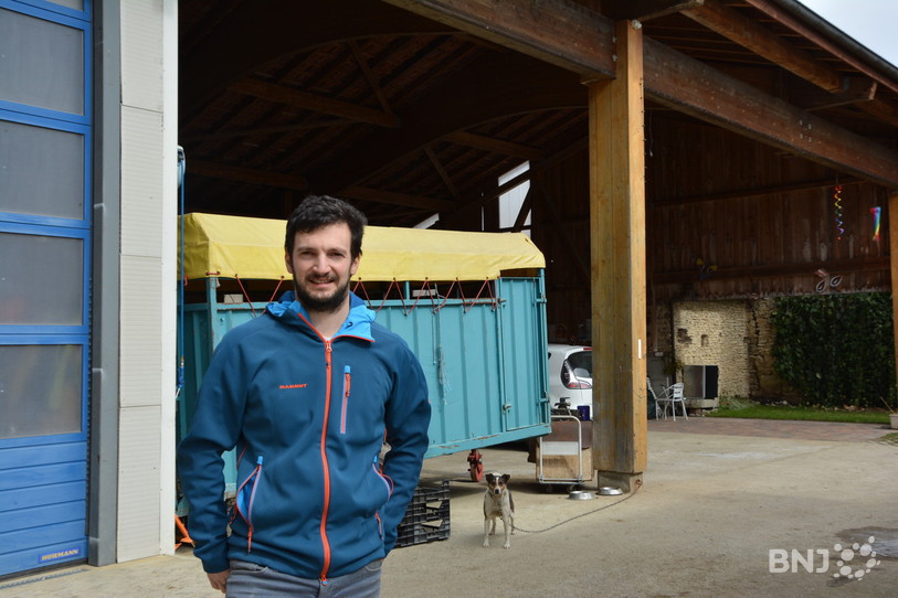 Valentin Theubet, exploitant à Fahy, participe depuis la première édition au projet « intégration et occupation de réfugiés dans l’agriculture » 