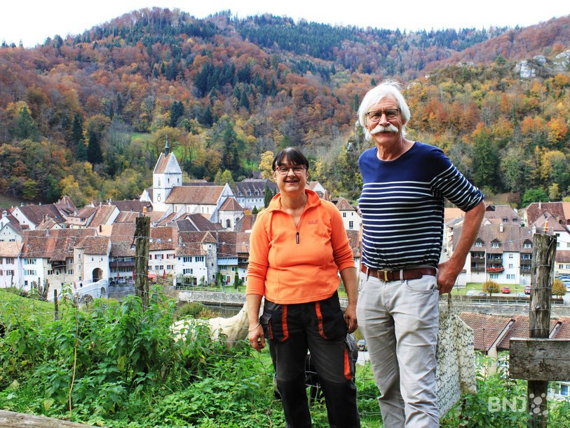 Françoise Ribeaud et Hans-Jörg Ernst parmi les orties