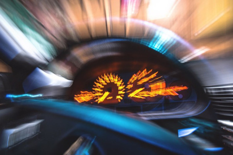 Un conducteur a été flashé à 104 km/h au lieu de 50 entre Courroux et Delémont samedi matin. (Photo d'illustration libre de droits).
