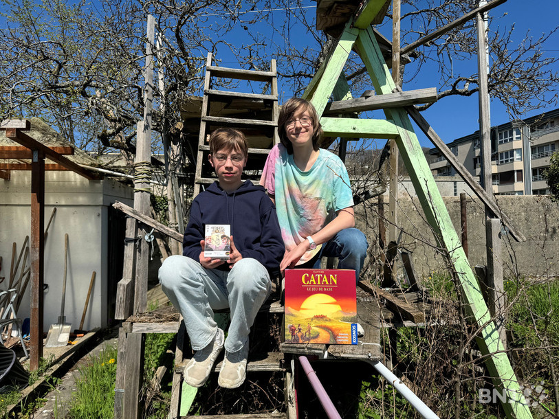 Quentin Despeisse (à gauche) et Valentin Perret (à droite) se sont vus remettre le Prix de la jeunesse citoyenne 2025. (Photo : archives)