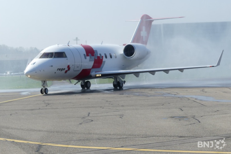 L'appareil a été accueilli sous le traditionnel jet d'eau des pompiers.