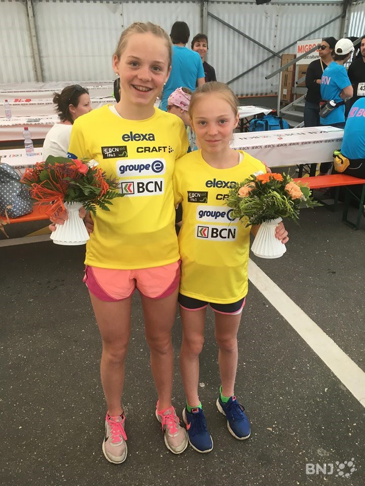 Jin et Lou Losey (de gauche à droite) portent fièrement le maillot jaune de leader remporté lors de la première étape et espèrent le conserver à l'issue de l'étape de Colombier.