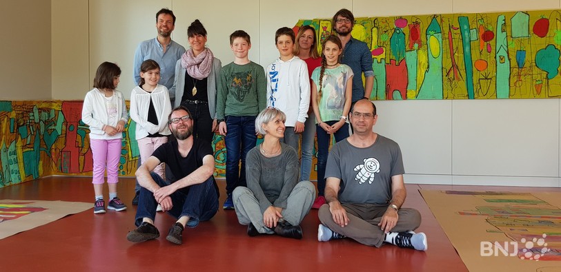 Le Grand festin de Neuvevillois, fruit de la collaboration de l'association Usinesonore, de l'enseignement de l'école primaire de la Neuveville et d'un collectif d'artiste.