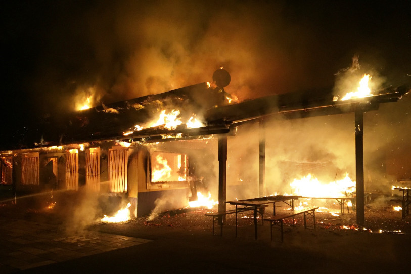 La buvette, notamment, a été la proie des flammes. Photo: CS Val-de-Ruz.