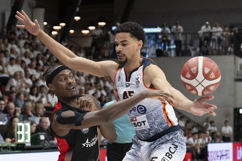 A l'image d'Eliott Kübler, les Neuchâtelois se sont par moment battus avec une rare intensité dans cette finale. (photo : Keystone/Peter Schneider)