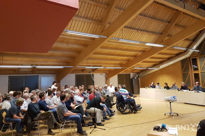 Une soixantaine de citoyens se sont déplacés pour suivre les débats et prendre part au vote.