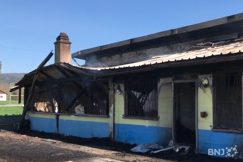 Une semaine après l'incendie qui a ravagé les installations du FC Dombresson, les entrainements reprennent à Sous-le-Mont