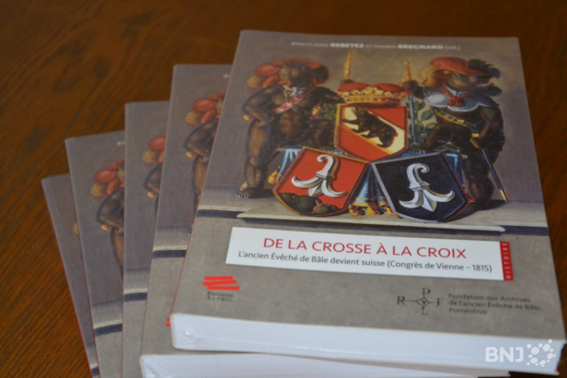 Neuf historiens ont contribué à l'écriture de ce livre