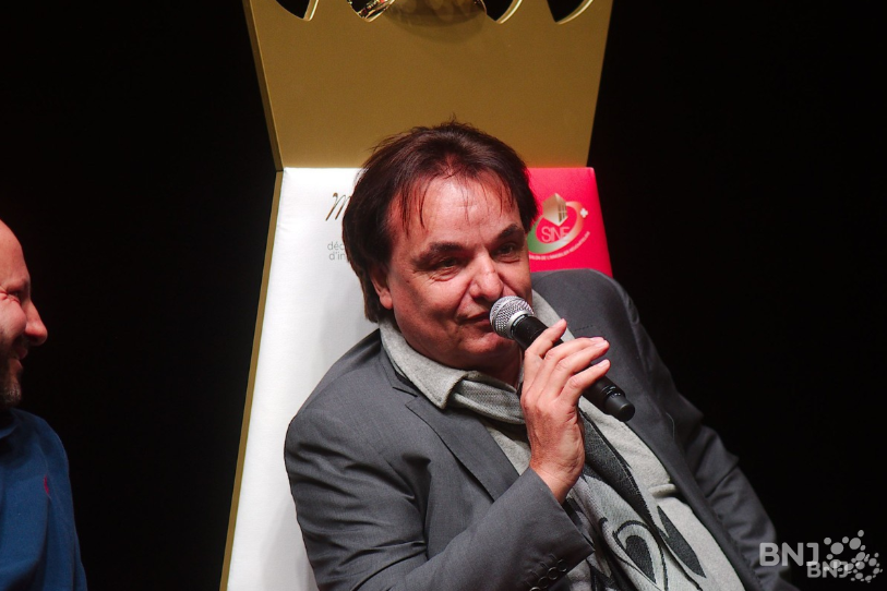 Christian Constantin assis sur son trône lors de la partie de Monopoly géant de jeudi.