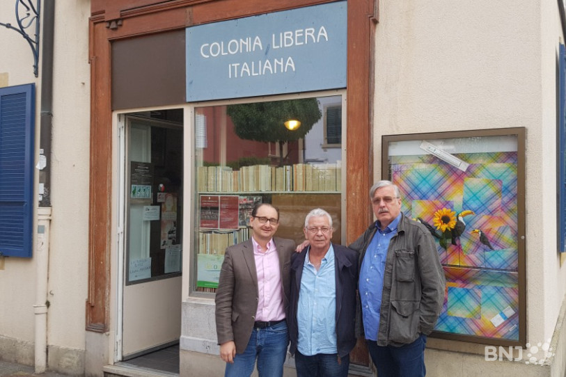 Maurizio Spallacini, Fernando Bruni et Claudio Micheloni, trois membres de la Colonia Libera Italiana devant son local de la rue Louis-Favre à Neuchâtel.