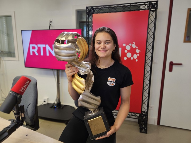La capitaine du NUC Alix de Micheli est venue avec la Coupe de Suisse ce lundi dans La Matinale.