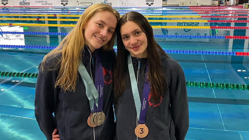 Manon et Loane Richard ont réussi leurs Championnats suisses grand bassin. (Photo : Nicole Richard)