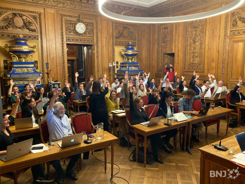 Pratiquement toutes les mains se sont levées au moment du vote du Conseil général sur le réaménagement du secteur 2 des Jeunes-Rives.