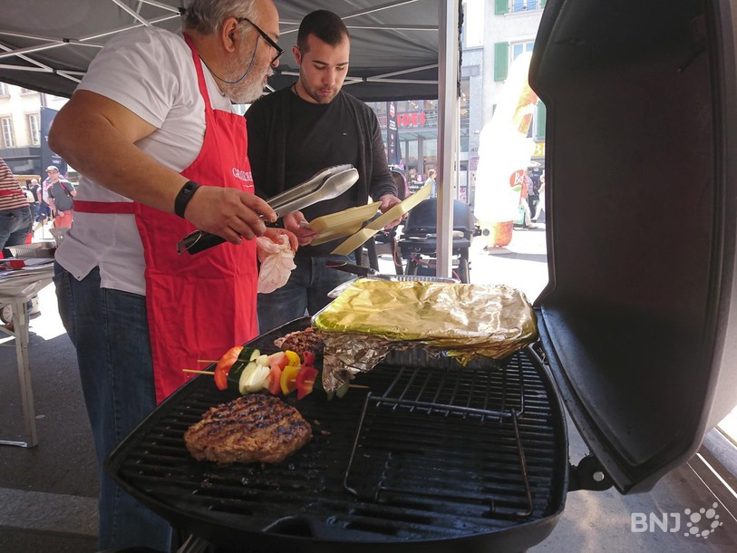 Les candidats disposent de 45 minutes pour réussir à créer un hamburger qui saura convaincre les juges